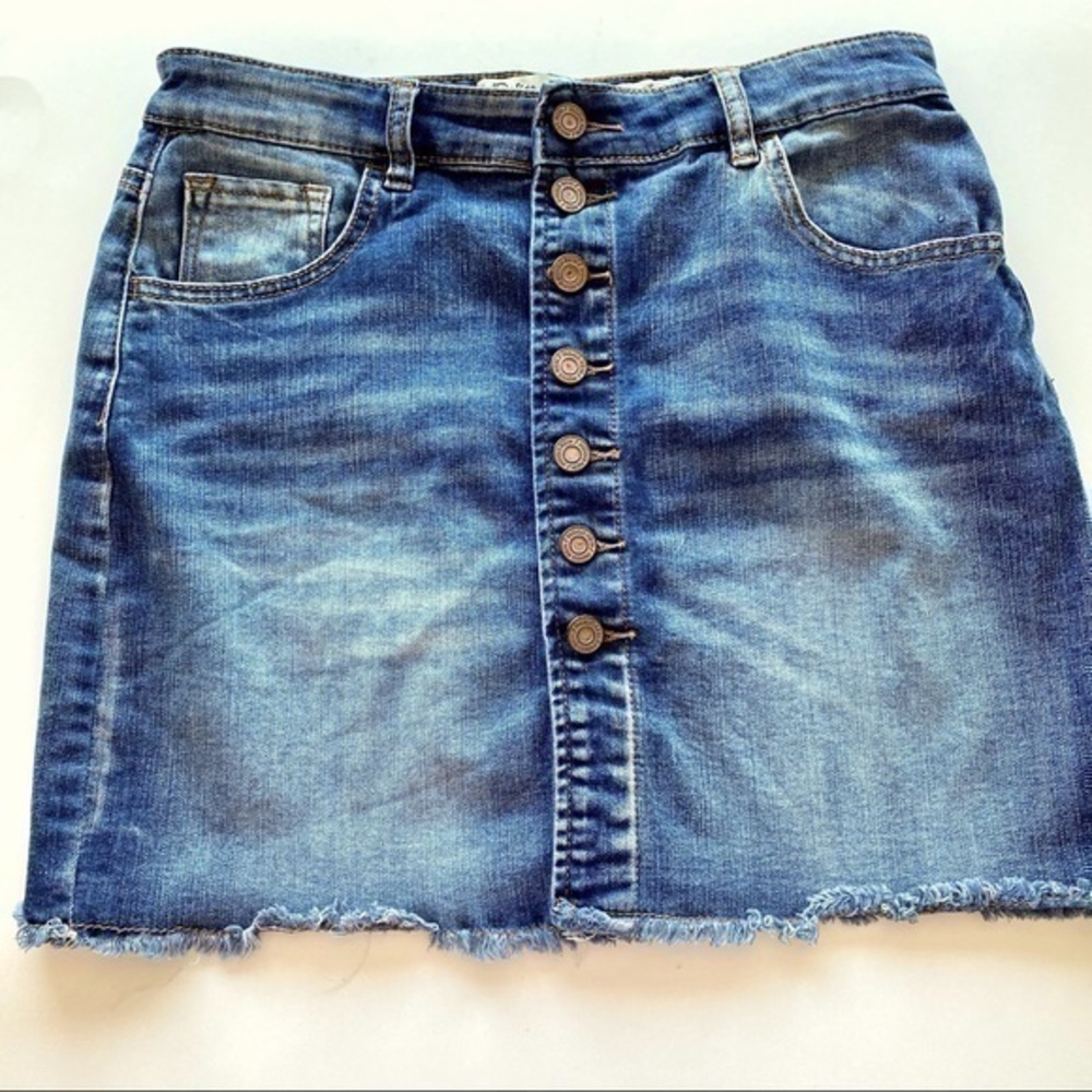 Indigo Rein button front denim mini skirt with fringe bottom hem Sz 7
